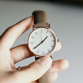 Montre femme dorée cadran blanc minimaliste